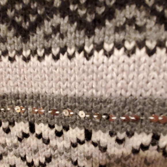 Sweater - Picture 4 of 7